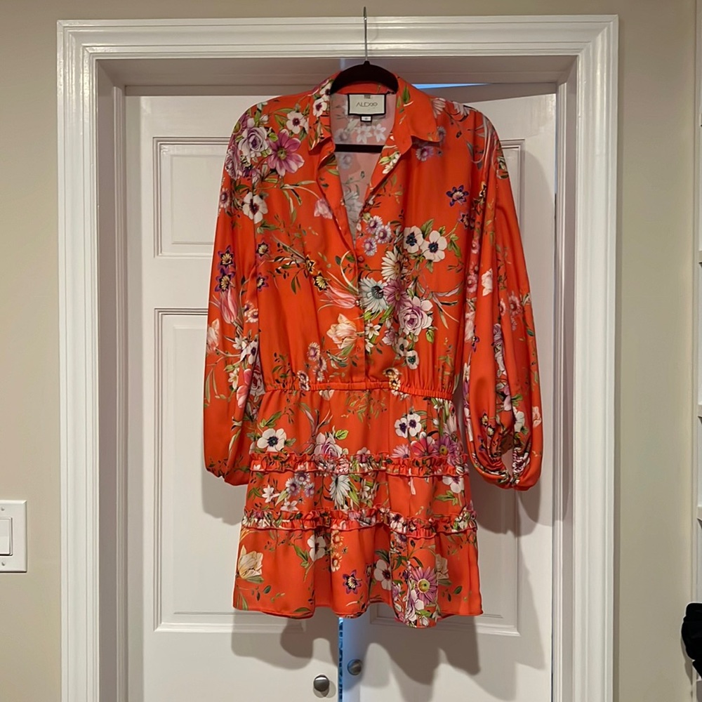Super cute short flower Alexis dress